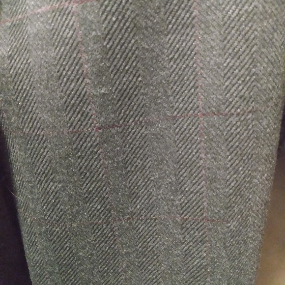 Amanda and Chelsea blazer - Picture 2 of 4